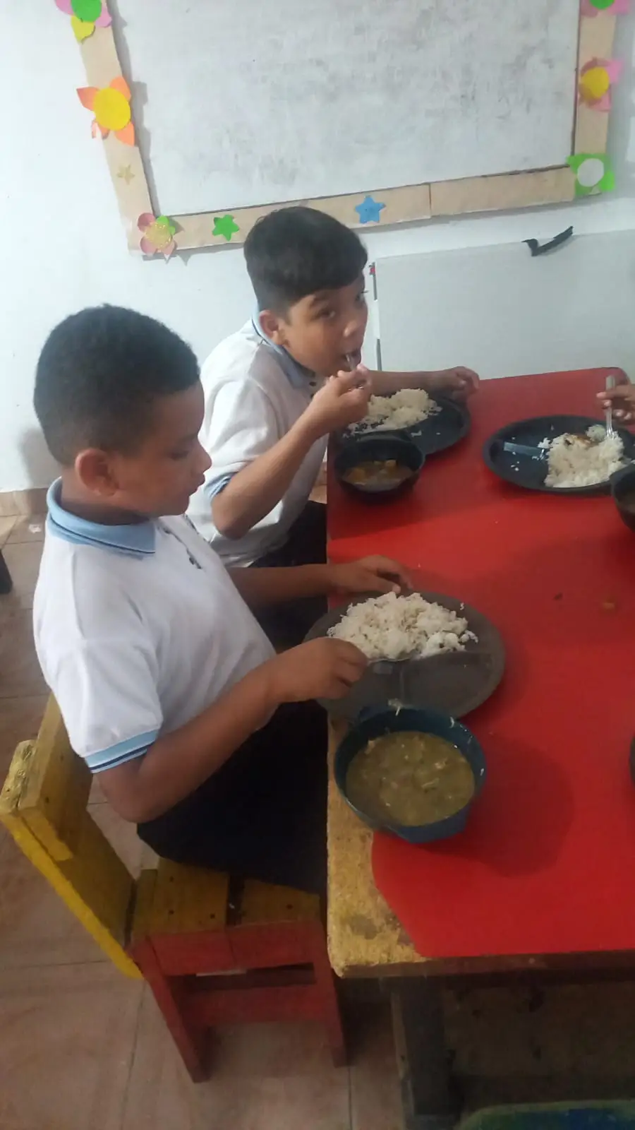 Un día normal de almuerzos en la fundación