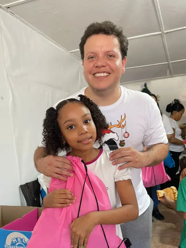 Una tarde de pizza y regalos para nuestros niños – foto 2