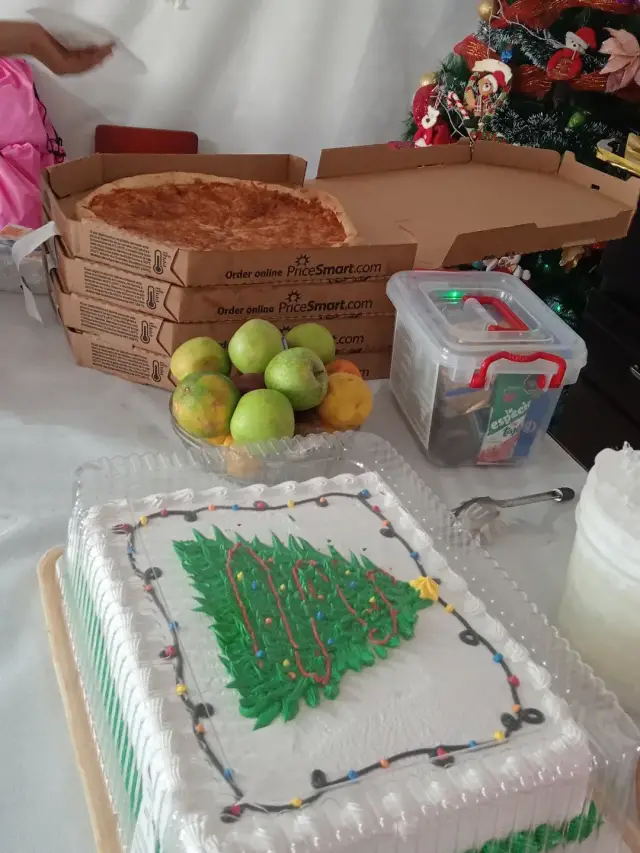 Una tarde de pizza y regalos para nuestros niños – foto 3