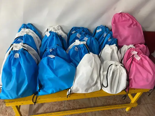 Una tarde de pizza y regalos para nuestros niños – foto 6