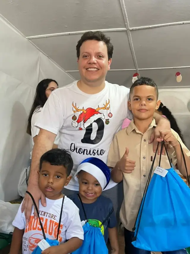 Una tarde de pizza y regalos para nuestros niños – foto 7