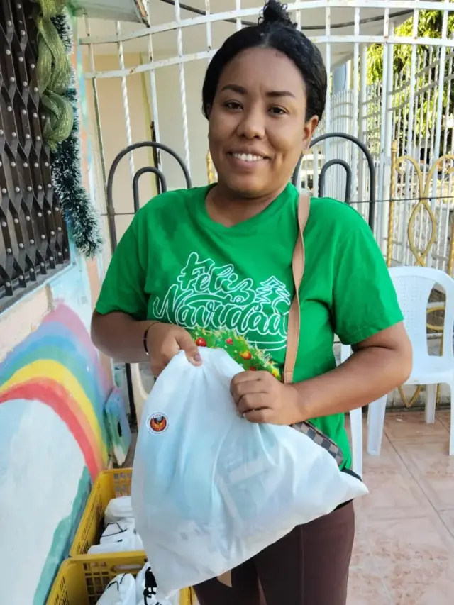 Entrega de mercaditos a las familias de la comunidad – foto 3