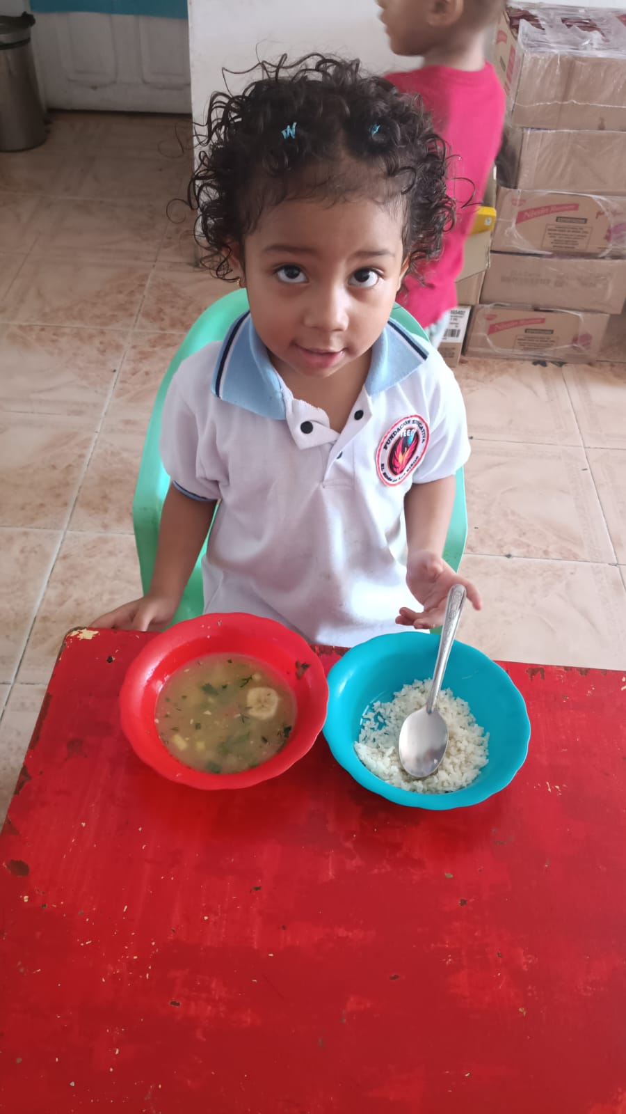 Niños en actividades educativas